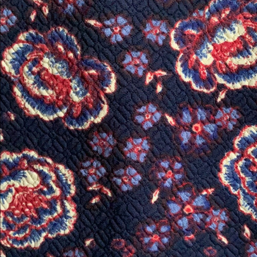 Patterned Crop Top - Picture 3 of 5
